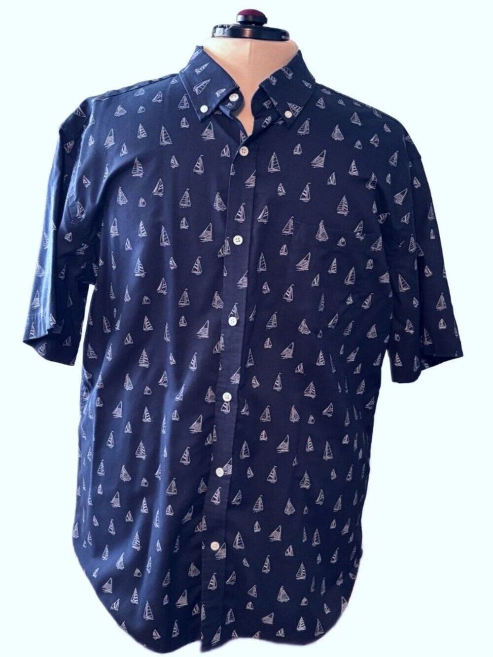 St John's Bay Men's XL Blue Short Sleeve button down shirt nautical sail boats